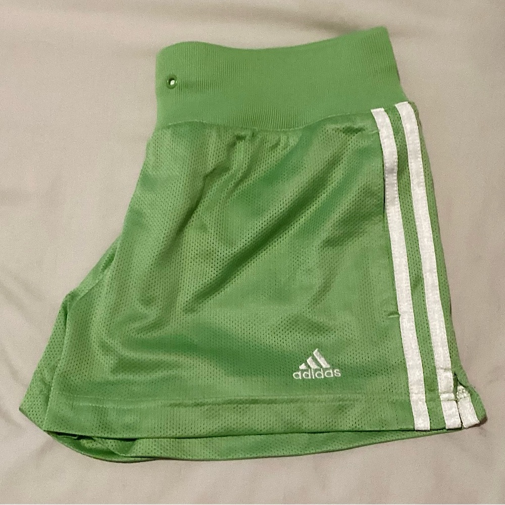 🔥EUC adidas really cute, soft and silky, material green, and white stripe